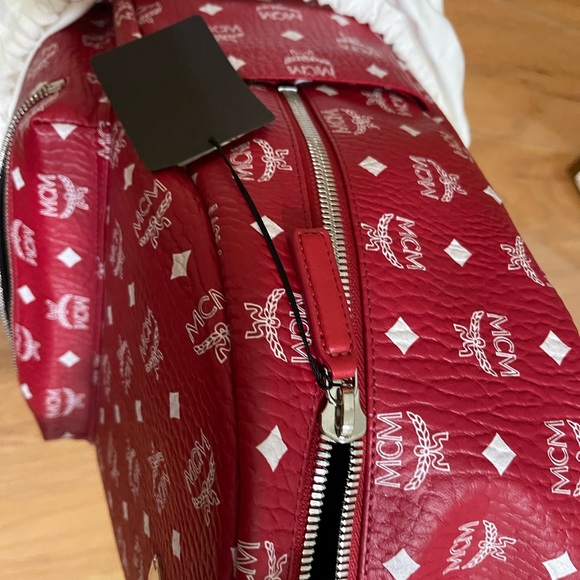 COPY - MCM Stark Backpack Visetos White Logo
Medium Ruby Red - Picture 5 of 10
